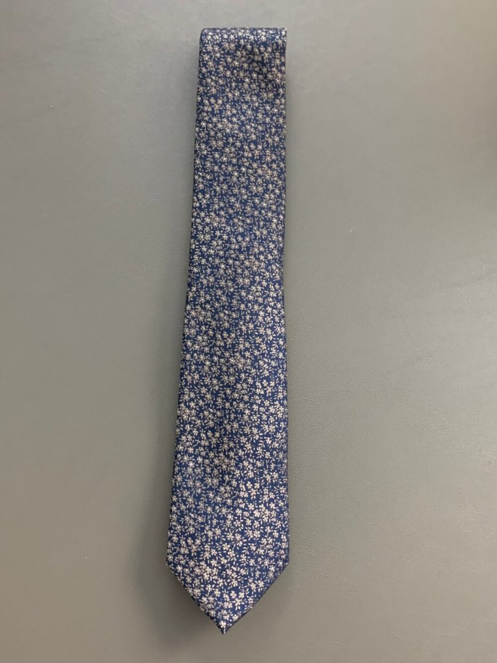 Tommy Hilfiger Men's 3'' Silk Blend Neck Tie, Navy Blue Taupe Felicity Floral